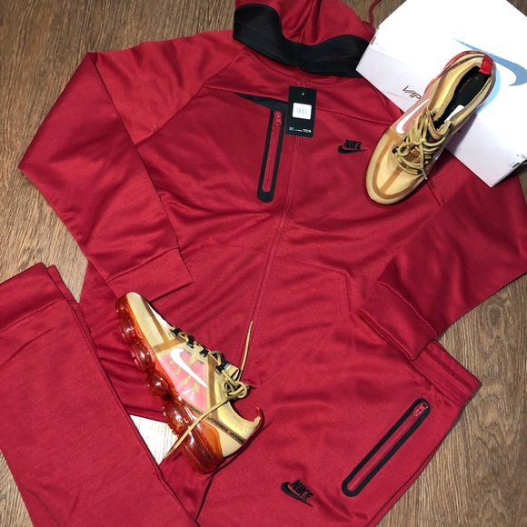 Men’s and women’s Nike Suit - Picture 2 of 2